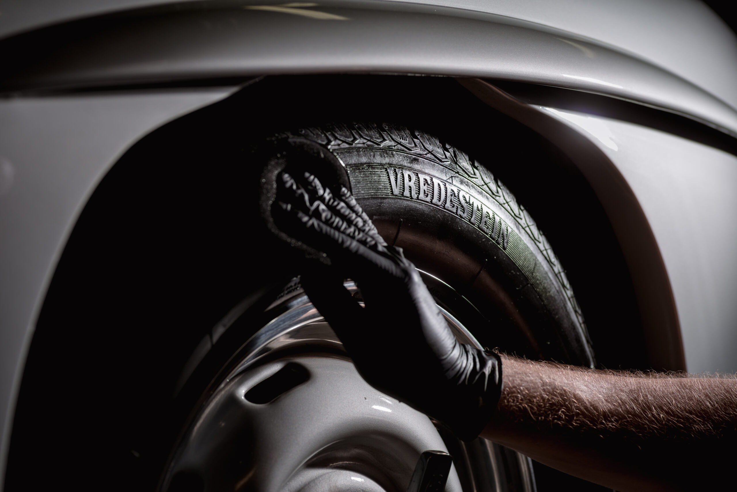 Lustrant pour pneus 3 Lustrant pour pneus – Image 3