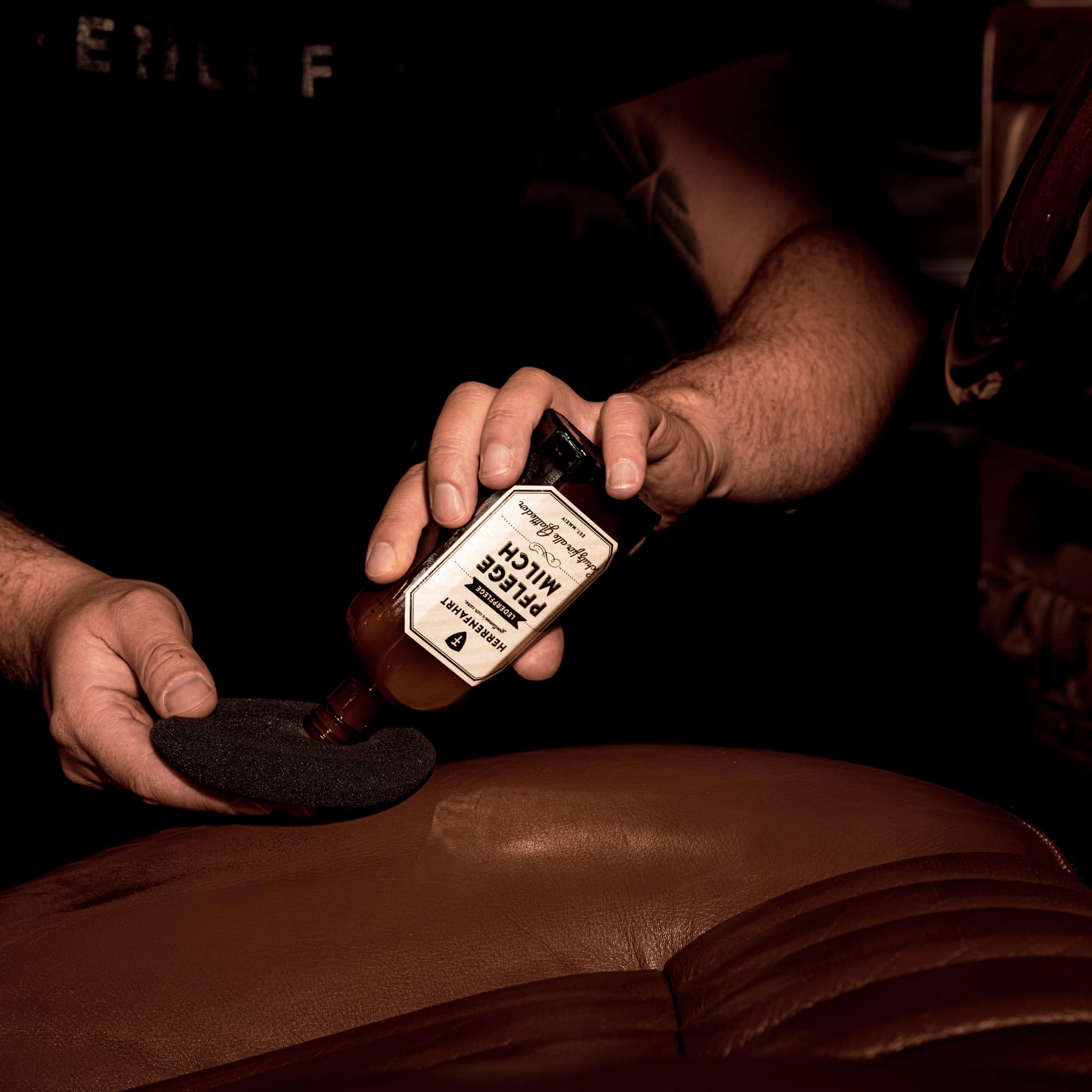 Ensemble de nettoyant et revitalisant pour cuir 8 Ensemble de nettoyant et revitalisant pour cuir – Image 8