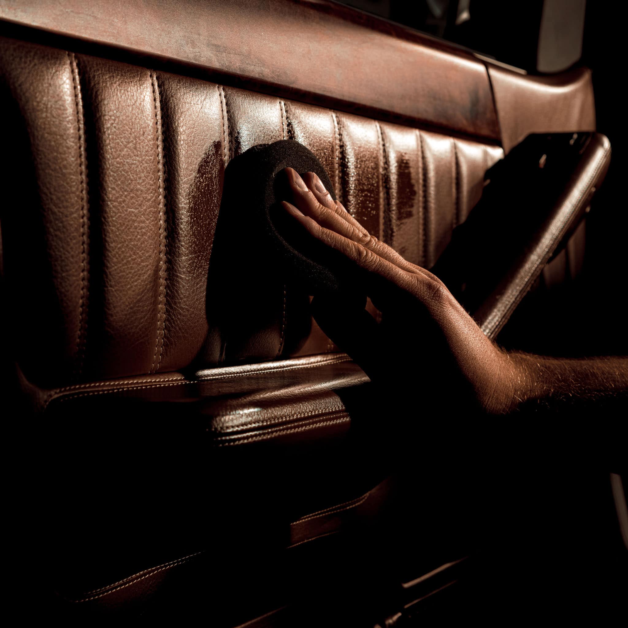 Ensemble de nettoyant et revitalisant pour cuir 6 Ensemble de nettoyant et revitalisant pour cuir – Image 6